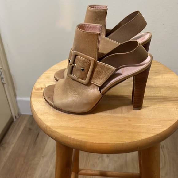 Stuart Weitzman Sunbelt slingback pecan colored heeled bootie. Size 6 - Picture 3 of 9